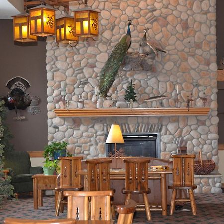 Boarders Inn And Suites By Cobblestone Hotels - Fayette Bagian luar foto