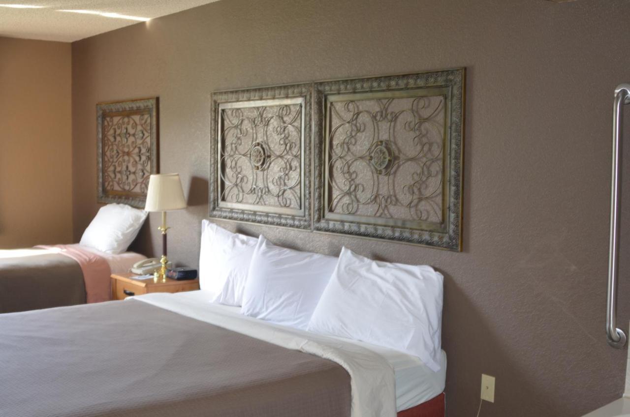 Boarders Inn And Suites By Cobblestone Hotels - Fayette Bagian luar foto