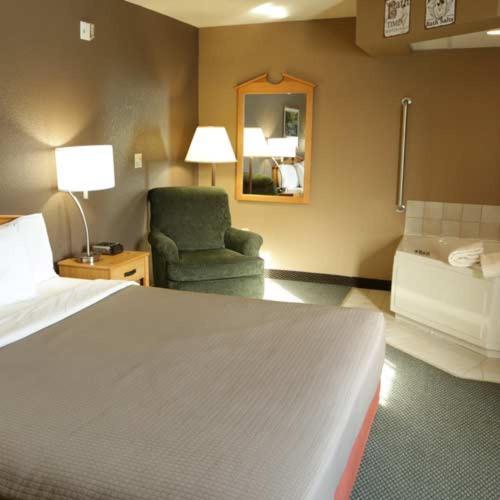 Boarders Inn And Suites By Cobblestone Hotels - Fayette Bagian luar foto