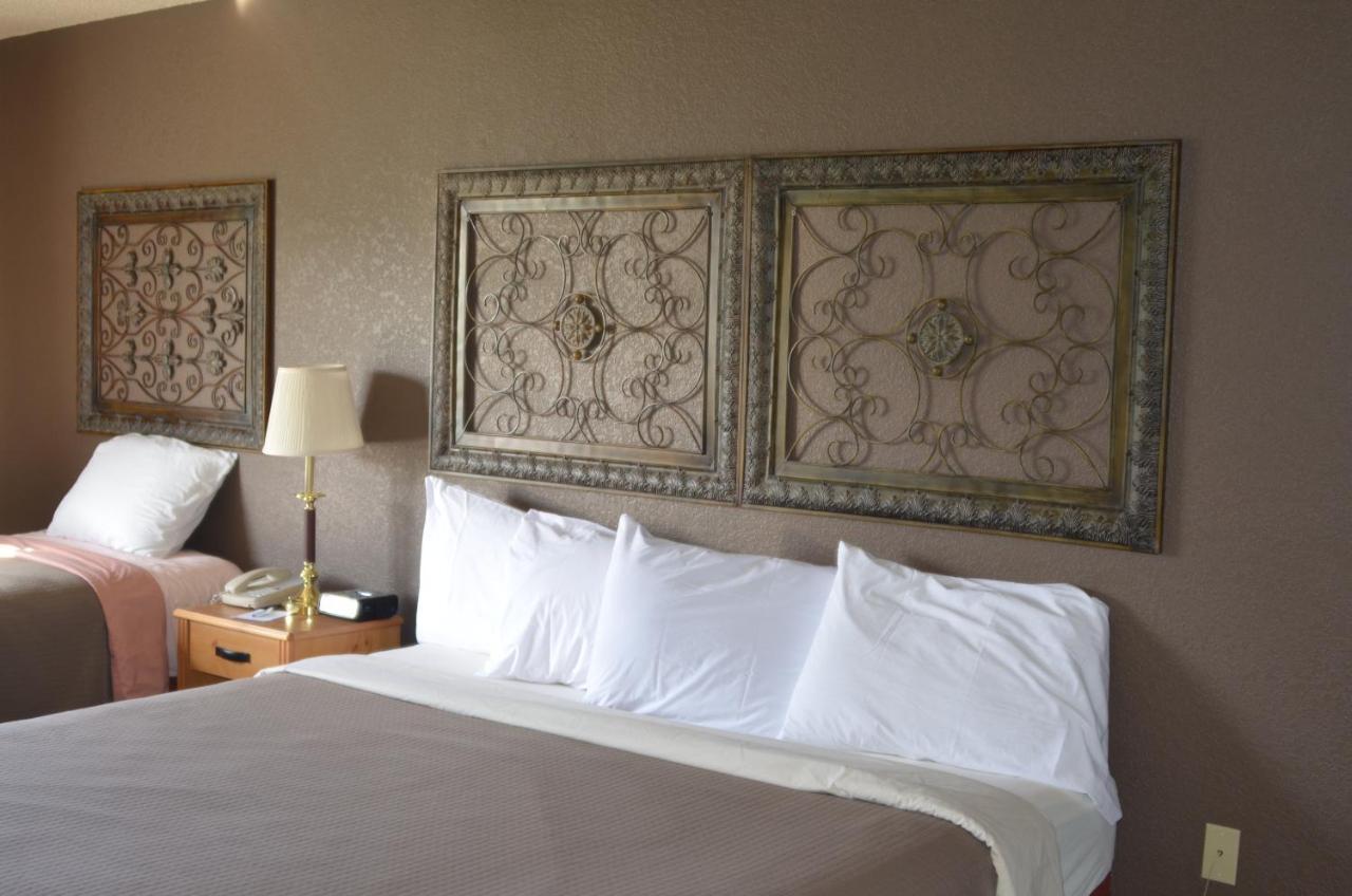 Boarders Inn And Suites By Cobblestone Hotels - Fayette Bagian luar foto