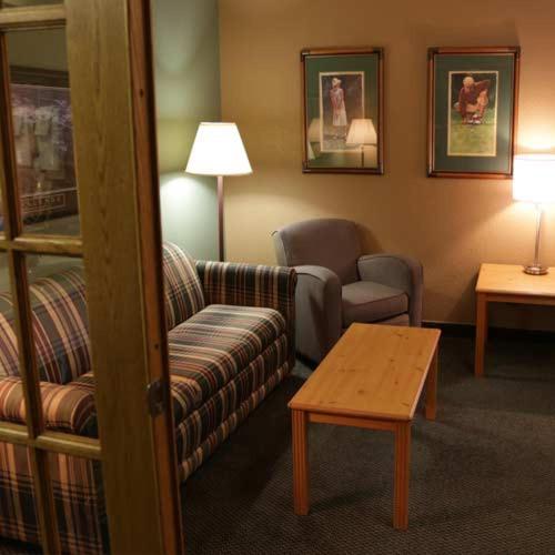 Boarders Inn And Suites By Cobblestone Hotels - Fayette Bagian luar foto