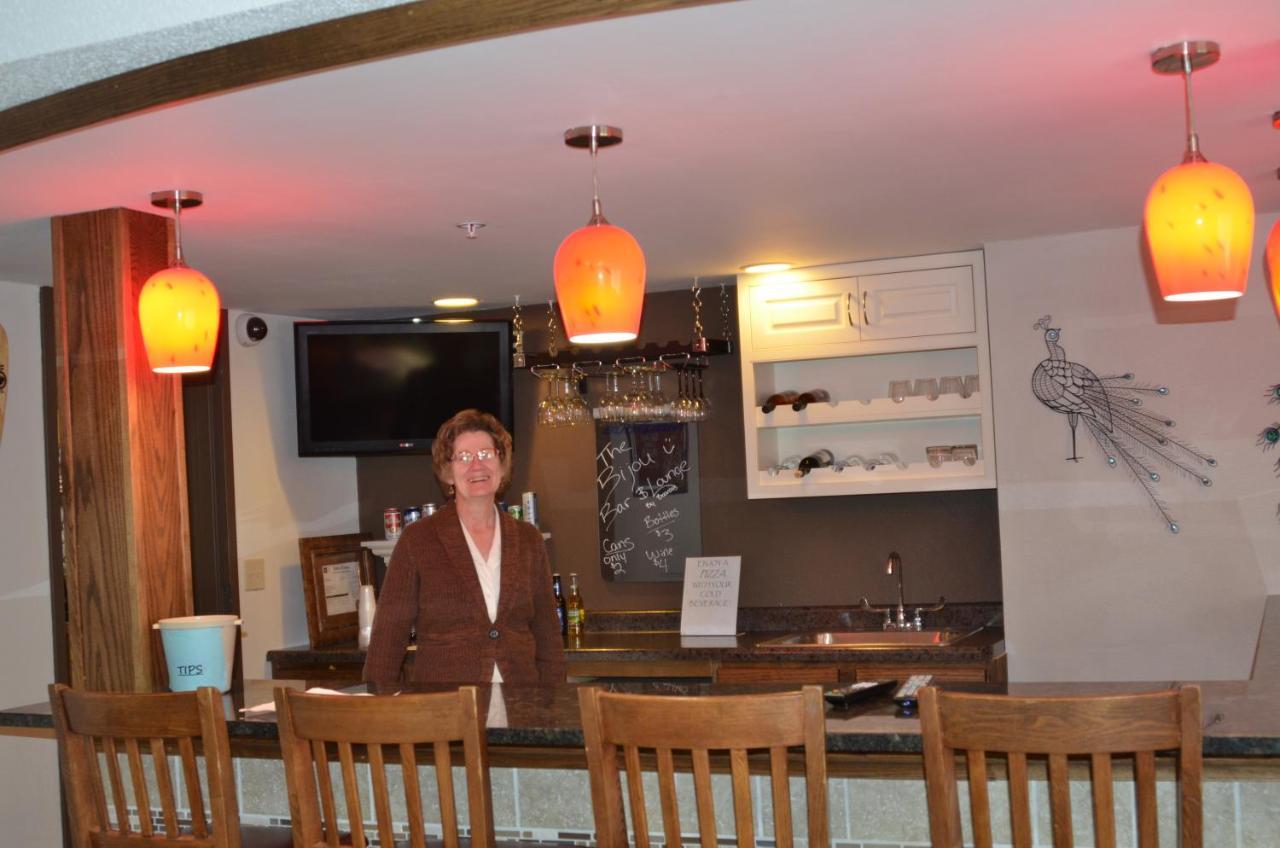Boarders Inn And Suites By Cobblestone Hotels - Fayette Bagian luar foto